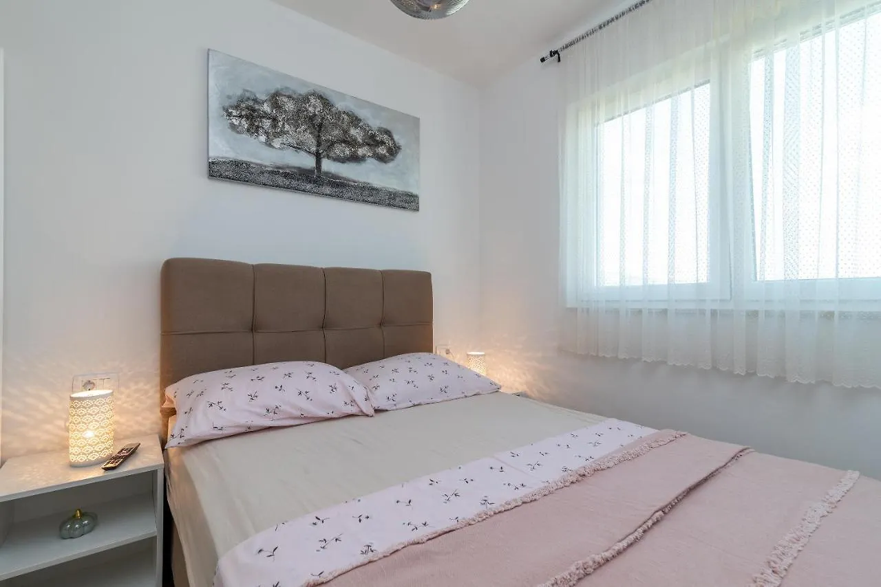 Apartments Angelus Trogir 0*,
