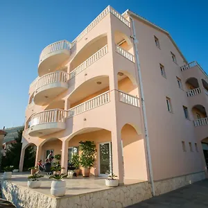  Apartment Kaja - Right Next To The
